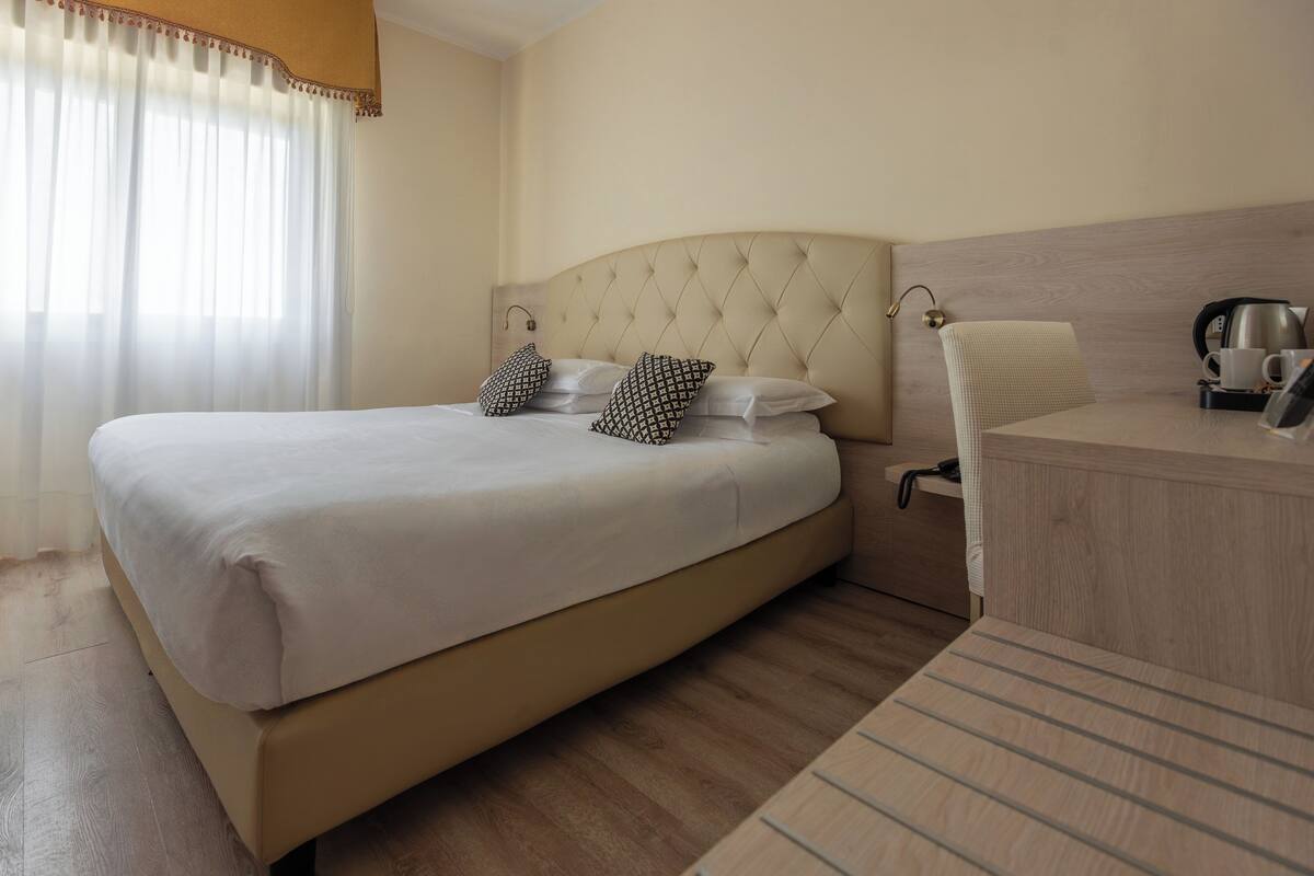 Minibar, Zimmersafe, Schreibtisch, kostenlose Babybetten