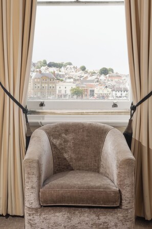 Standard Single Room | Bathroom | Combined shower/tub, deep soaking tub, free toiletries, hair dryer