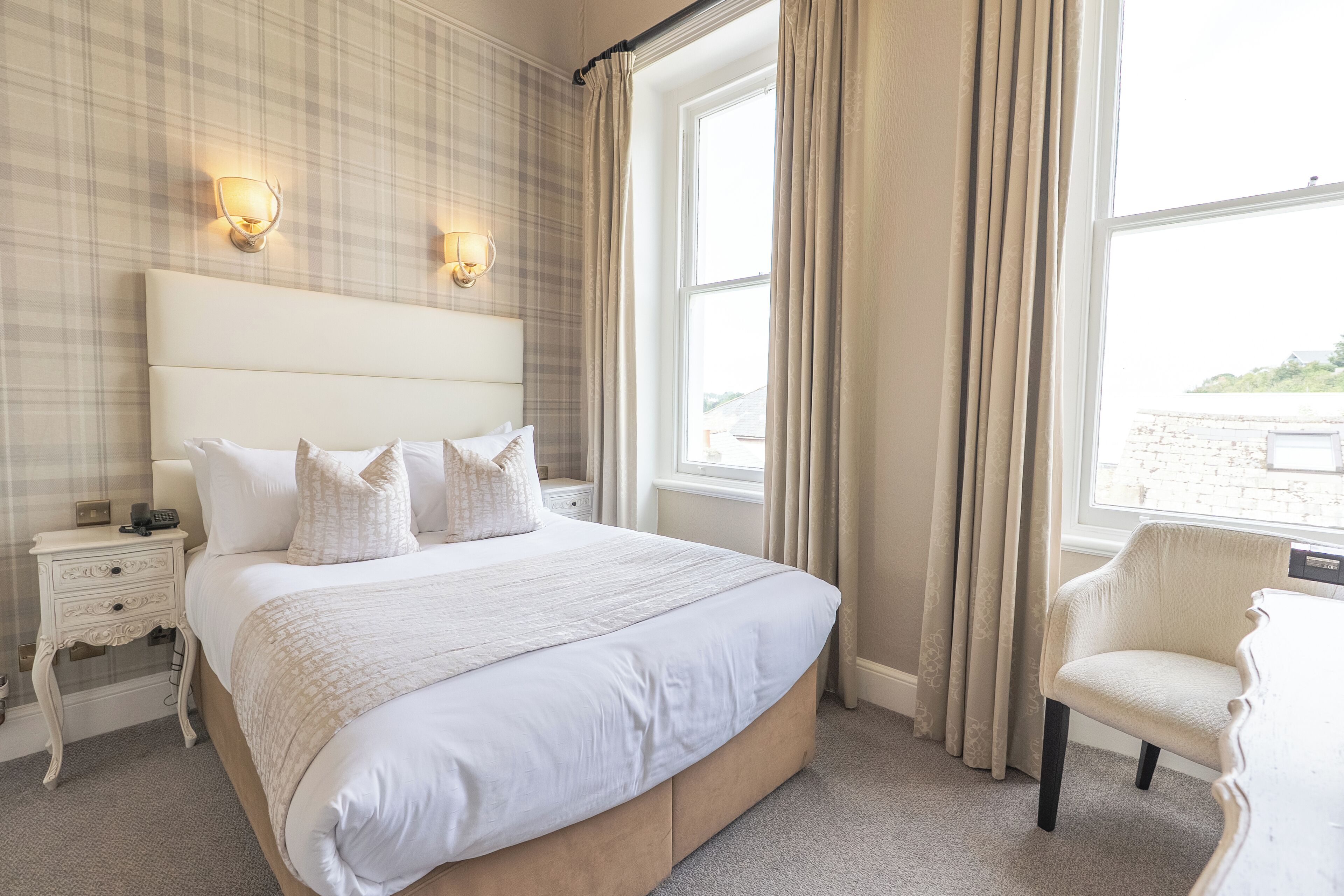 basic double room | 1 bedroom, in-room safe, desk, iron/ironing board