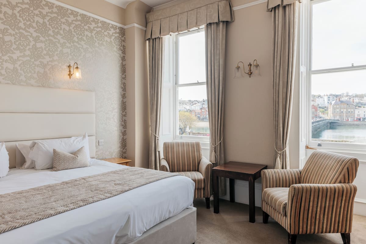 1 bedroom, in-room safe, desk, iron/ironing board