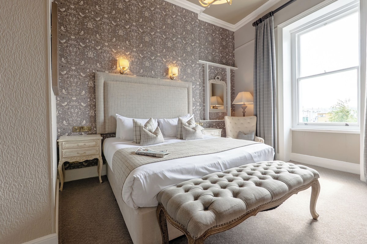 Quarto luxo | 1 quarto, cofres nos quartos, escrivaninha
