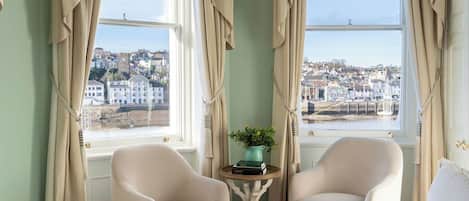 Deluxe Room | In-room safe, desk, iron/ironing board, free WiFi