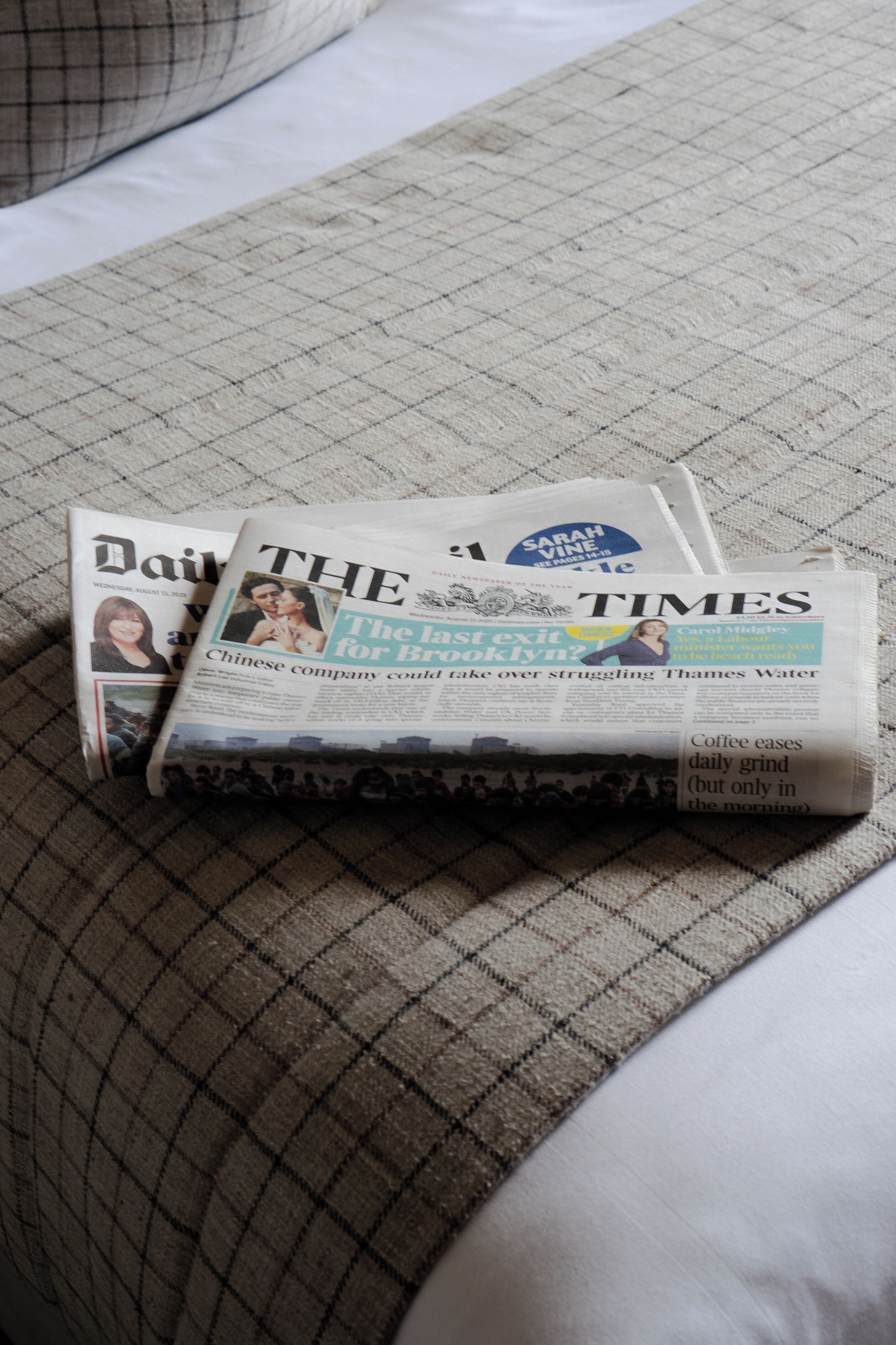 deluxe room | 1 bedroom, in-room safe, desk, iron/ironing board