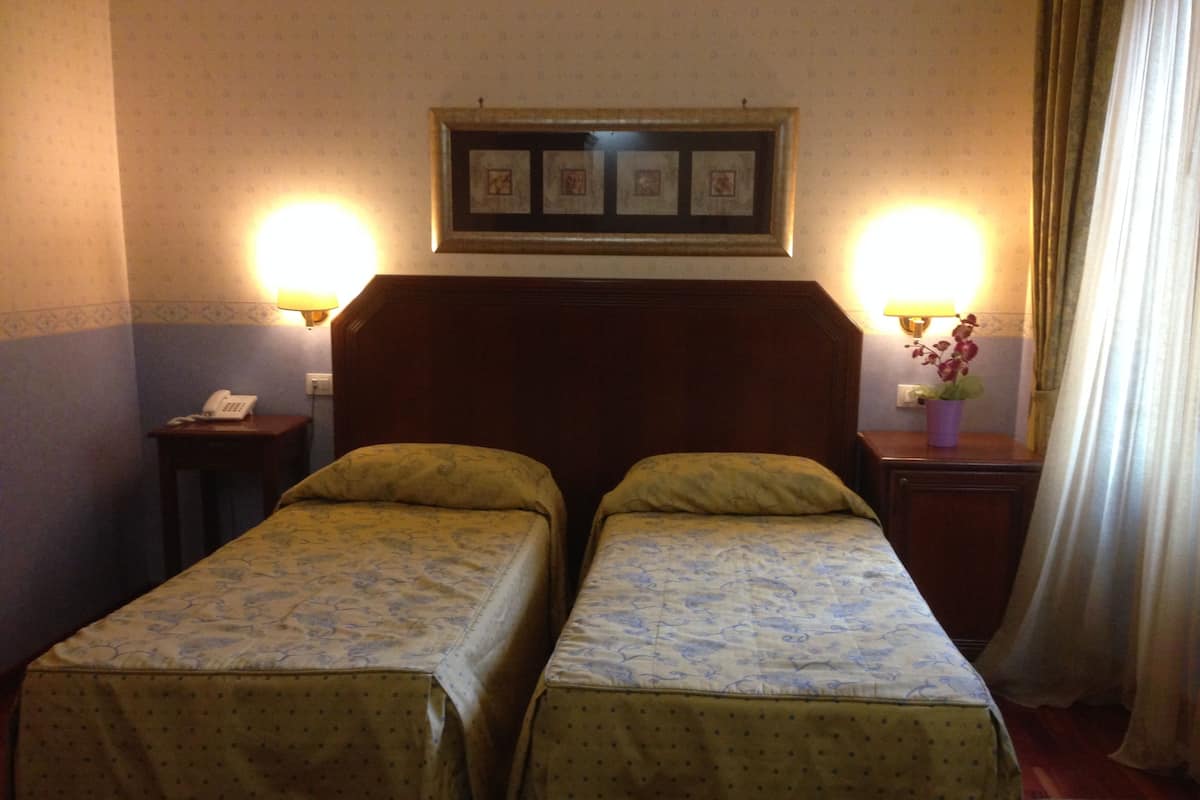 Chambre Économique Double ou avec lits jumeaux | Vue de la chambre