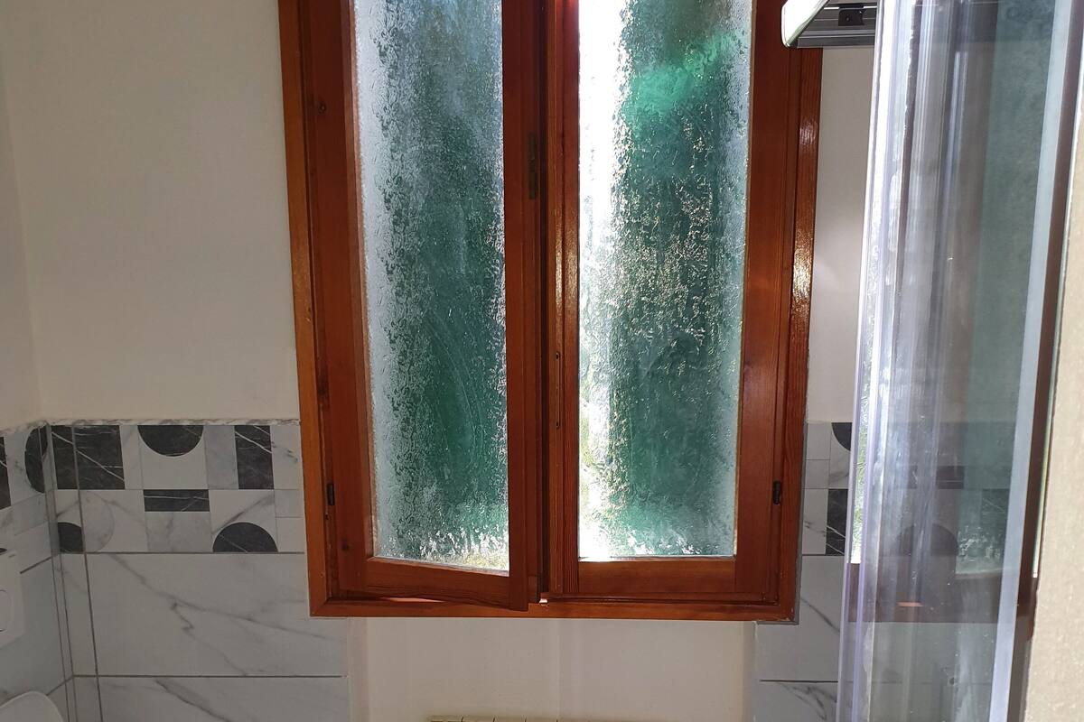 Free toiletries, bidet, towels