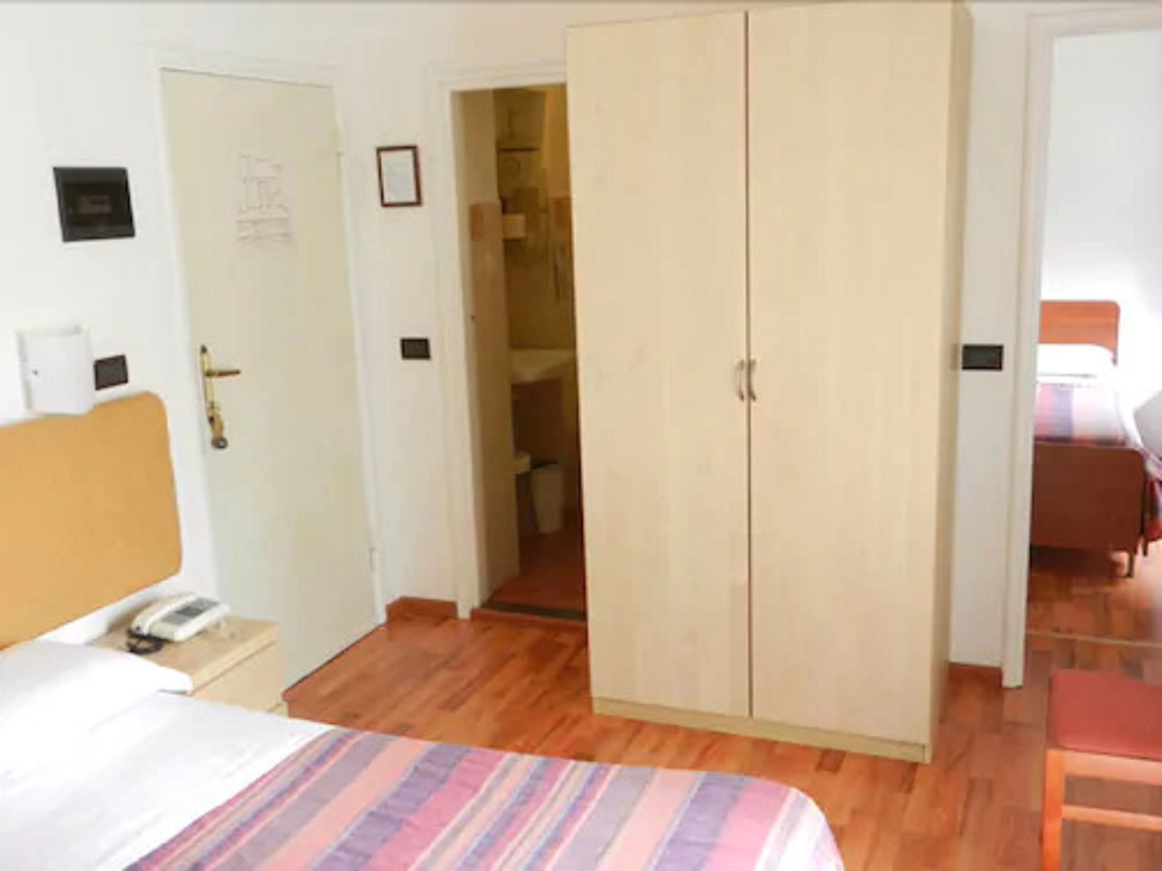 double room | minibar, in-room safe, desk, free wifi
