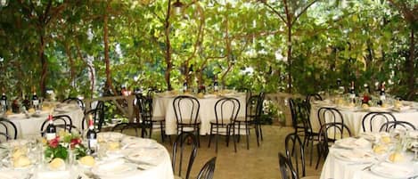 2 ristoranti, cucina locale