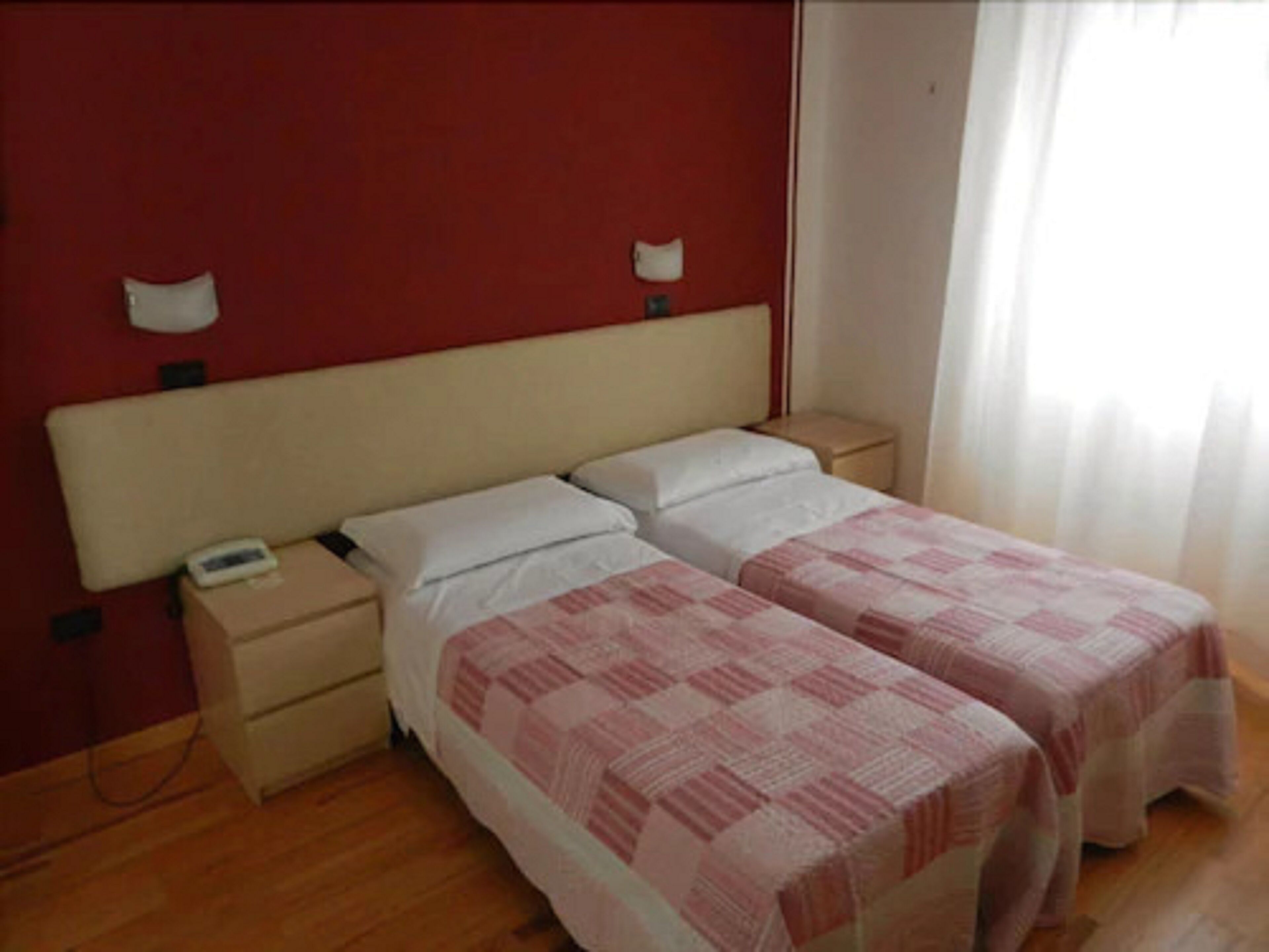 double room | minibar, in-room safe, desk, free wifi