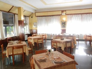 Desayuno continental incluido todos los días 