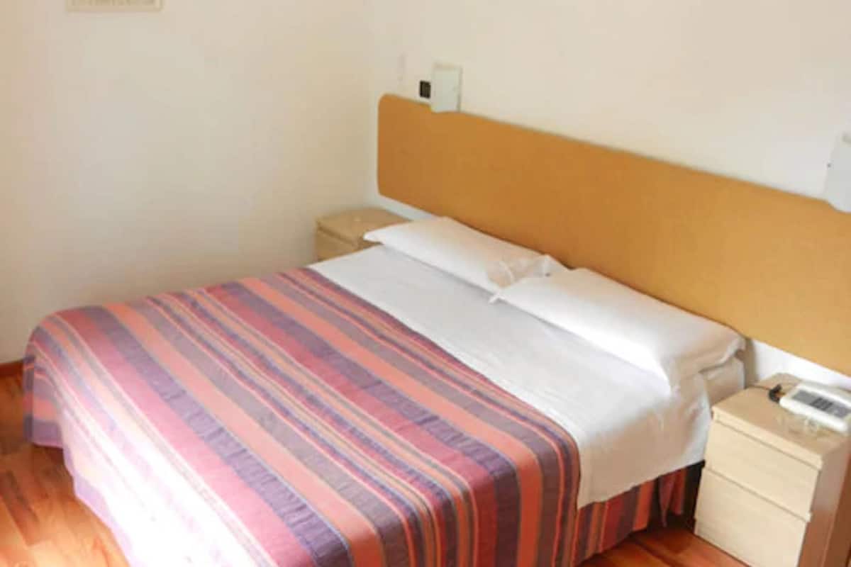 double room | minibar, in-room safe, desk, free wifi