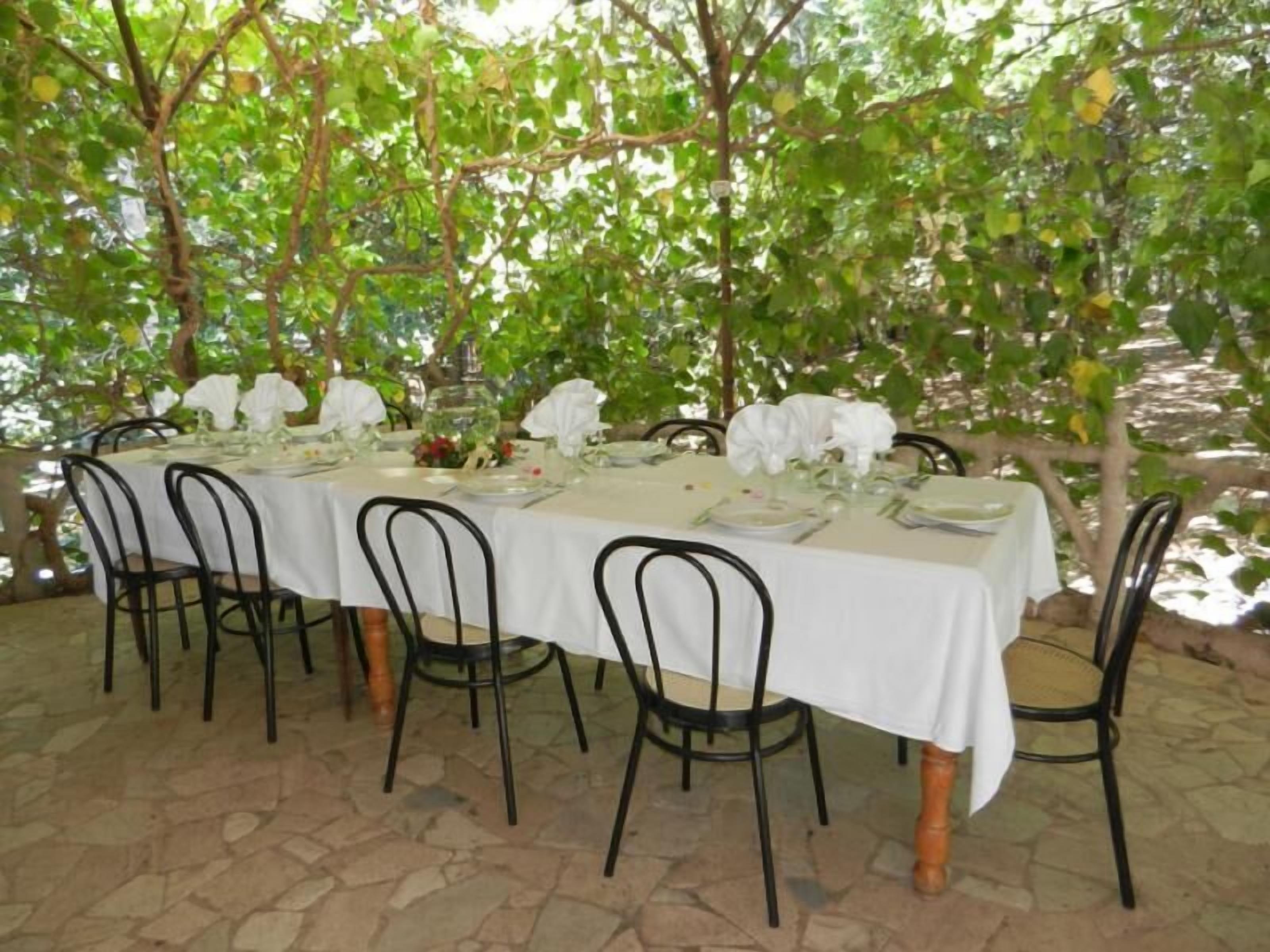 2 restaurants, local cuisine