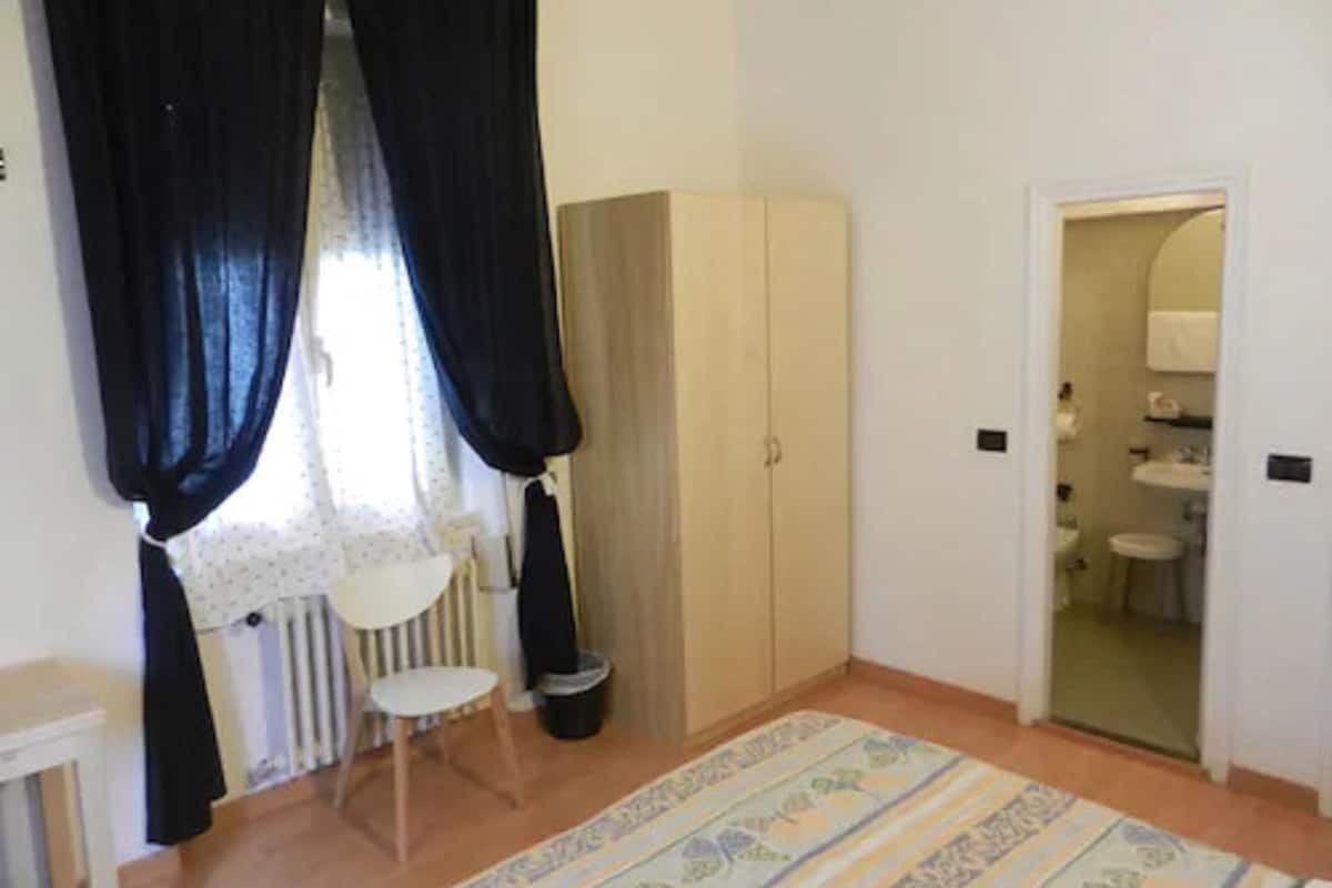 minibar, in-room safe, desk, free wifi