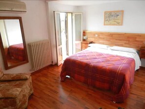 Minibar, safe på rommet, skrivebord og wi-fi (inkludert)