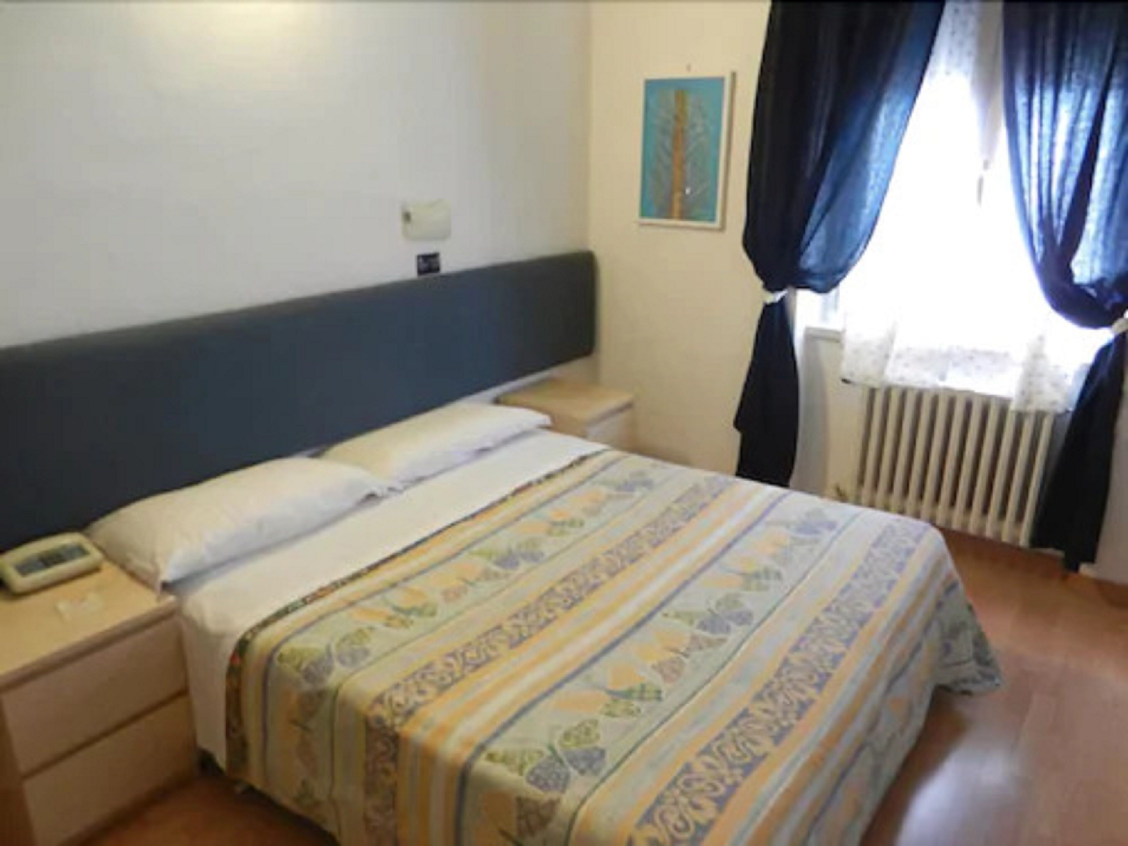 double room | minibar, in-room safe, desk, free wifi