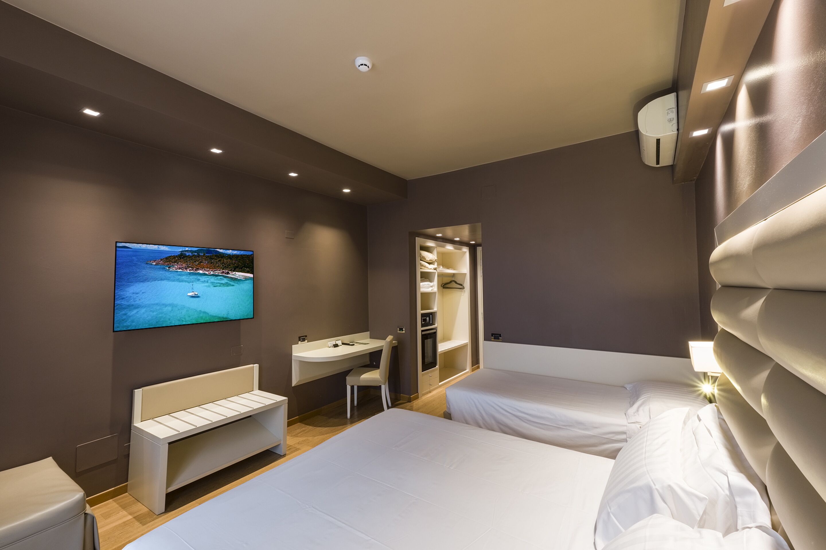 triple room | premium bedding, down duvets, minibar, in-room safe