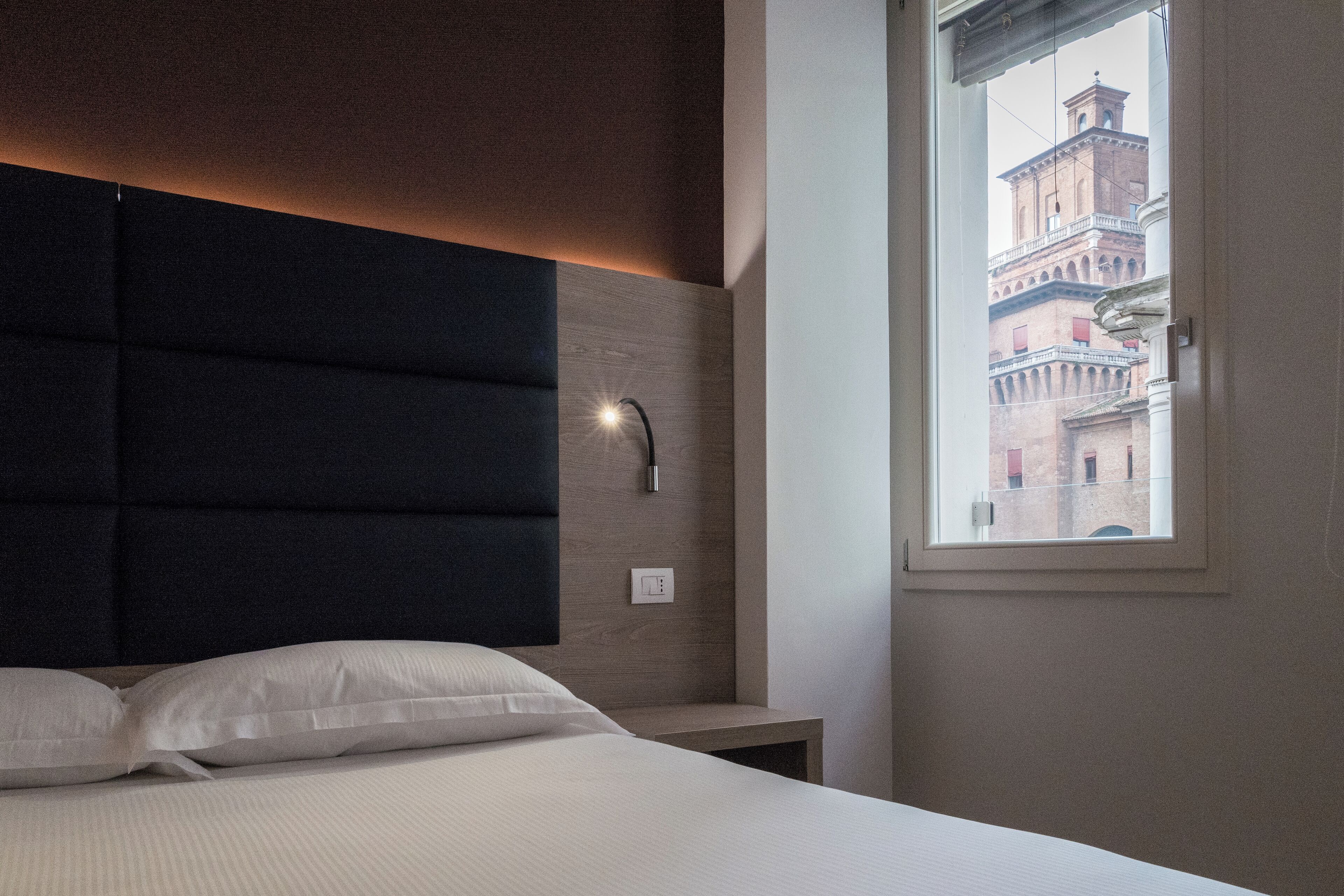 Camera Deluxe Doppia uso singolo - In edificio separato | Ylelliset vuodevaatteet, untuvapeitot, minibaari, tallelokero huoneessa