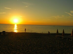 Private beach nearby, sun-loungers, beach umbrellas