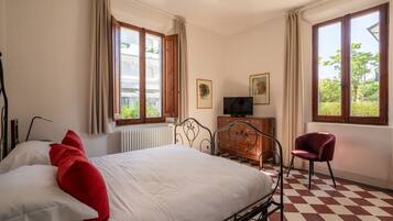 Deluxe Apartment | 1 bedroom, premium bedding, minibar, in-room safe