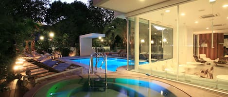 Sesongbasert utendørsbasseng