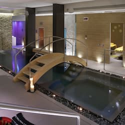 Couples treatment room(s), sauna, hot tub, Turkish bath/hammam