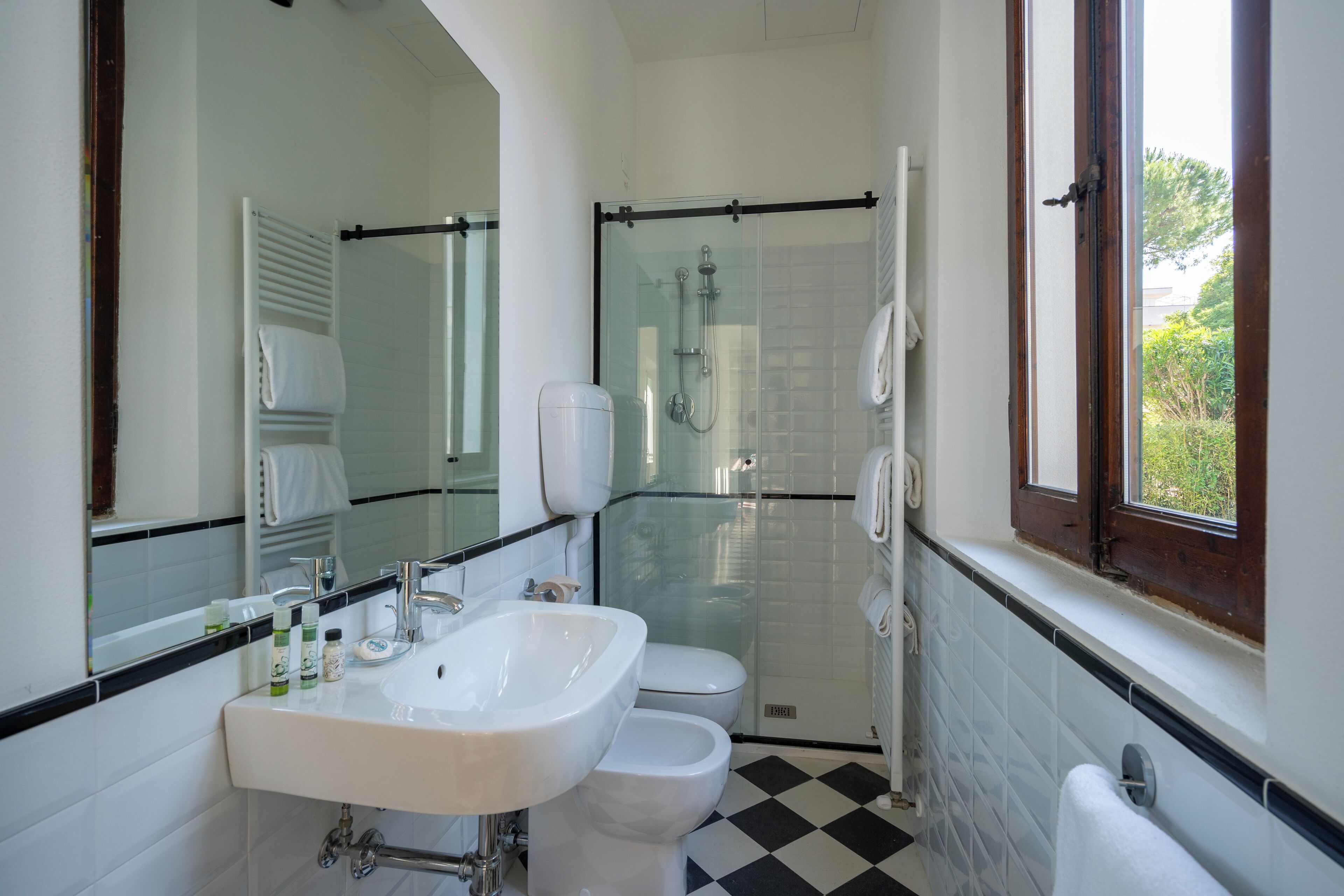 deluxe apartment | bathroom | eco-friendly toiletries, hair dryer, bidet, towels