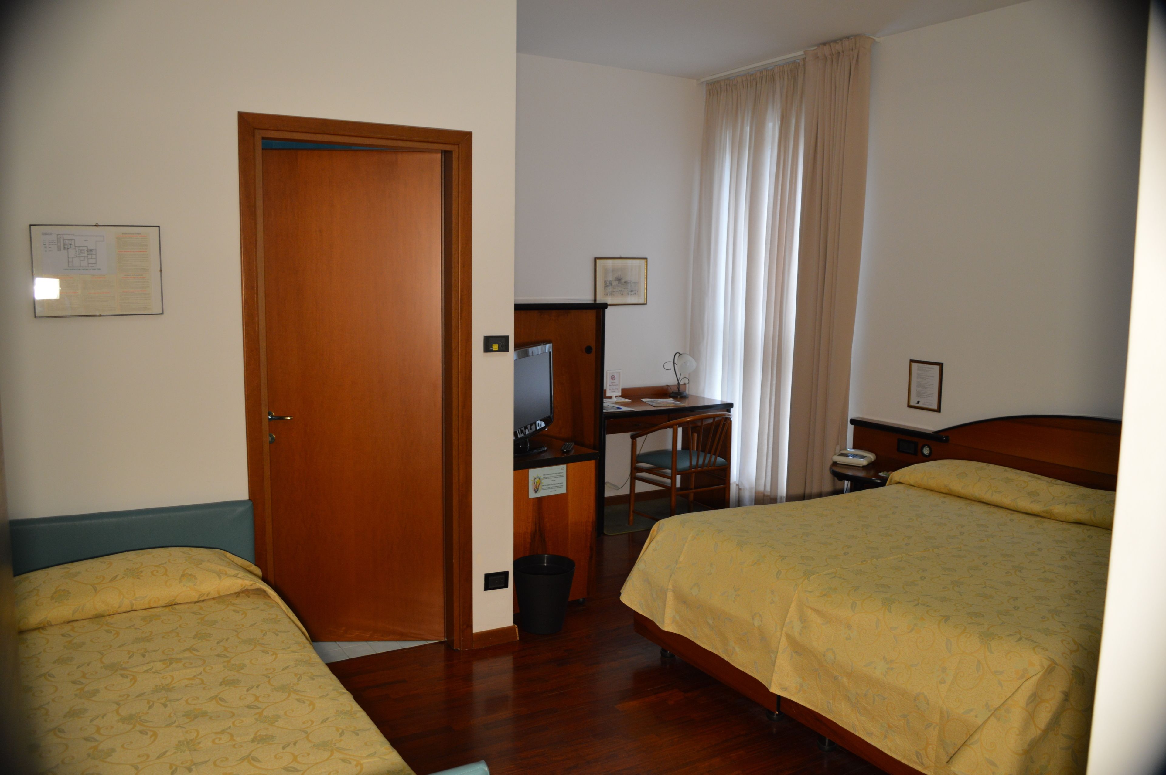 minibar, desk, travel cot, free wifi