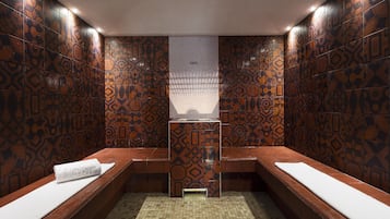 Een sauna, een Turks bad/hammam, lichaamsbehandelingen