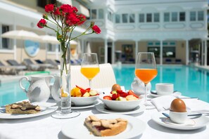 Daily buffet breakfast for a fee