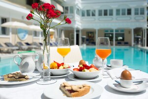 Daily buffet breakfast for a fee