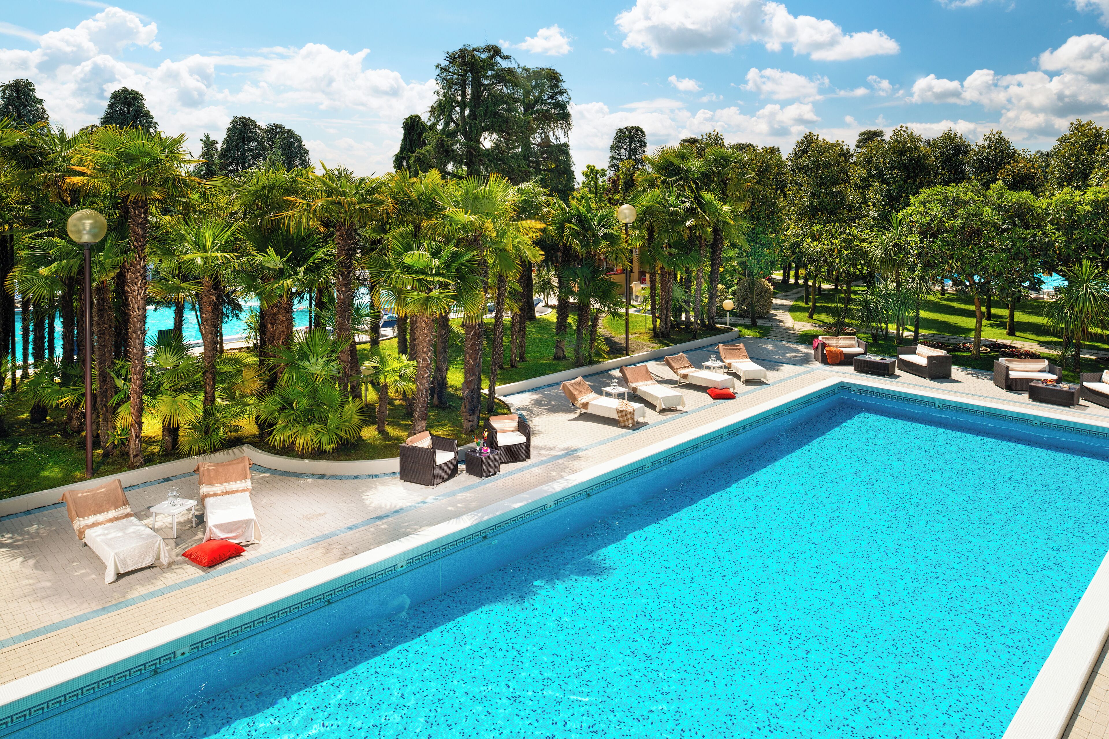 Innenpool, 4 Außenpools