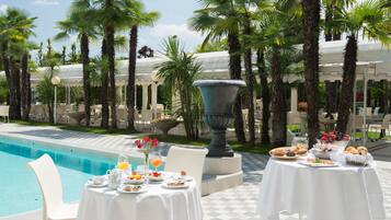 Desayuno buffet todos los días (con cargo)