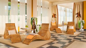 A room with four wicker lounge chairs, a small table with a Buddha statue, and a large window with sheer curtains. - HOTEL TERME METROPOLE – ORIENTAL SPA & RESORT (Abano Terme)