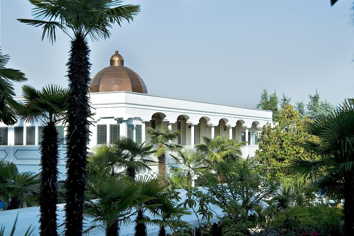 sauna, turkish bath/hammam, body treatments, hot stone massages