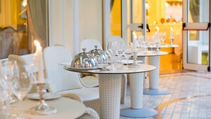 A dining area with round tables, white chairs, and candle-lit ambiance. -  HOTEL TERME DUE TORRI - Adults Hideaway & SPA (Abano Terme)