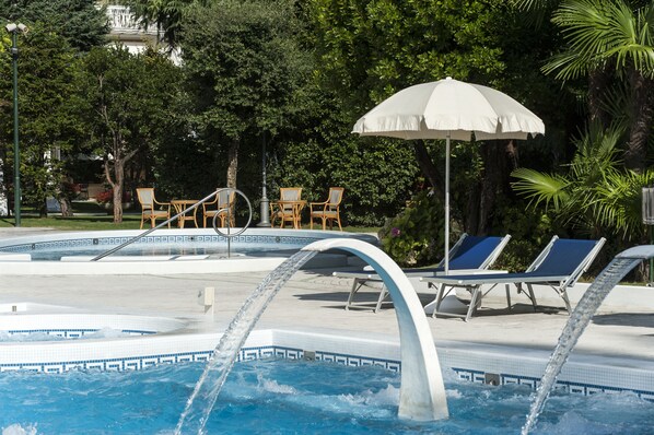 Piscina coperta, piscina all'aperto