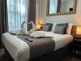 Economy-Doppelzimmer, mit Bad | Zimmersafe, schallisolierte Zimmer, Bügeleisen/Bügelbrett