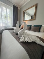 In-room safe, soundproofing, iron/ironing board, free WiFi