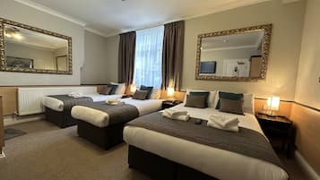 Family Room, Ensuite | In-room safe, iron/ironing board, free WiFi, bed sheets