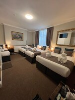 Familienzimmer, mit Bad | Zimmersafe, schallisolierte Zimmer, Bügeleisen/Bügelbrett