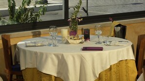 Frokost, lunsj og middag serveres