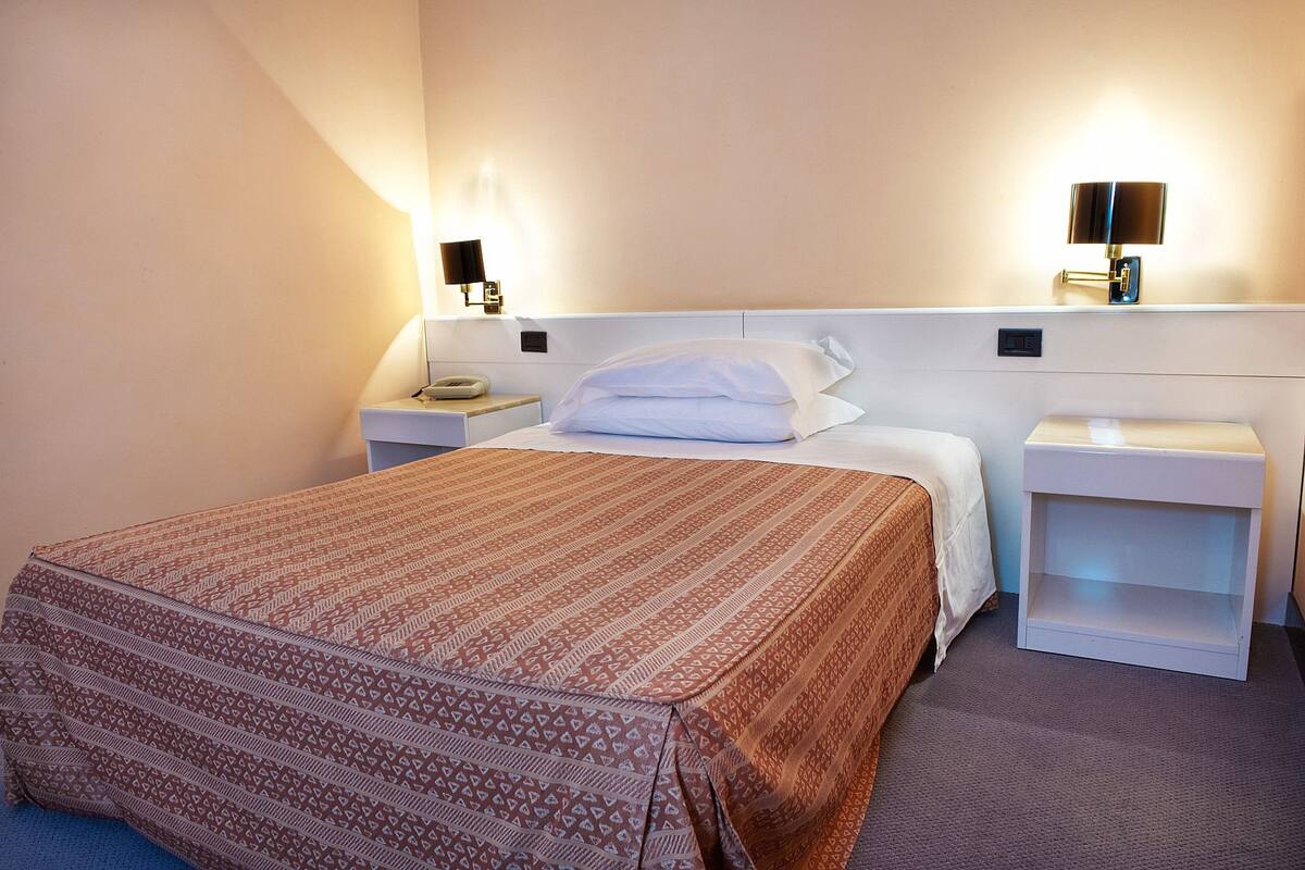 Chambre Simple | Minibar, coffres-forts dans les chambres, bureau, chambres insonorisées