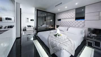 Suíte júnior, 1 cama King, para não fumantes (Living Room) | 1 quarto, edredons de pluma, frigobar, cofres nos quartos
