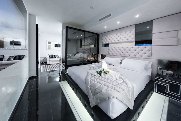 Junior Suite, 1 King Bed, Non Smoking (Living Room) | Down comforters, minibar, in-room safe, individually decorated