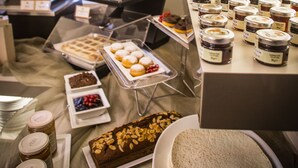 A buffet with various food items and condiments. - Best Western Premier Milano Palace Hotel (Modena)