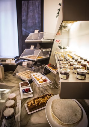 Daily continental breakfast (EUR 18 per person) - Best Western Premier Milano Palace Hotel (Modena)