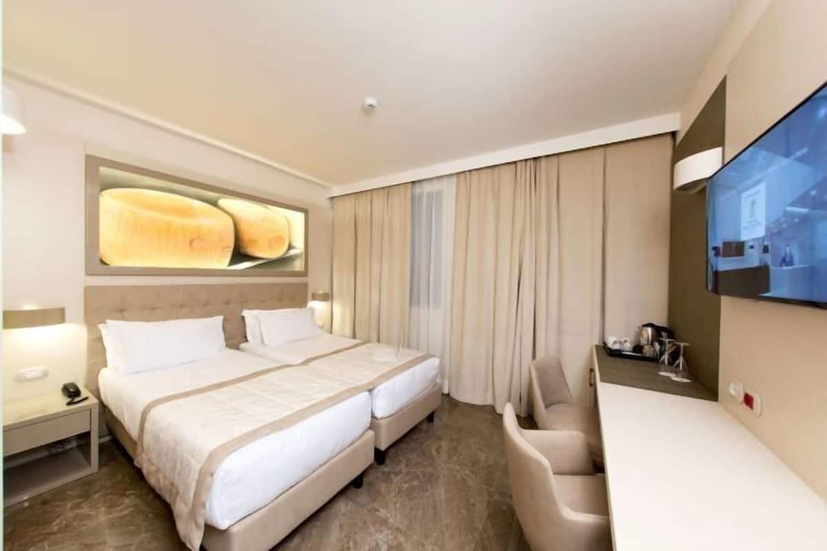 1 bedroom, down comforters, minibar, in-room safe