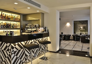 Serves breakfast and happy hour