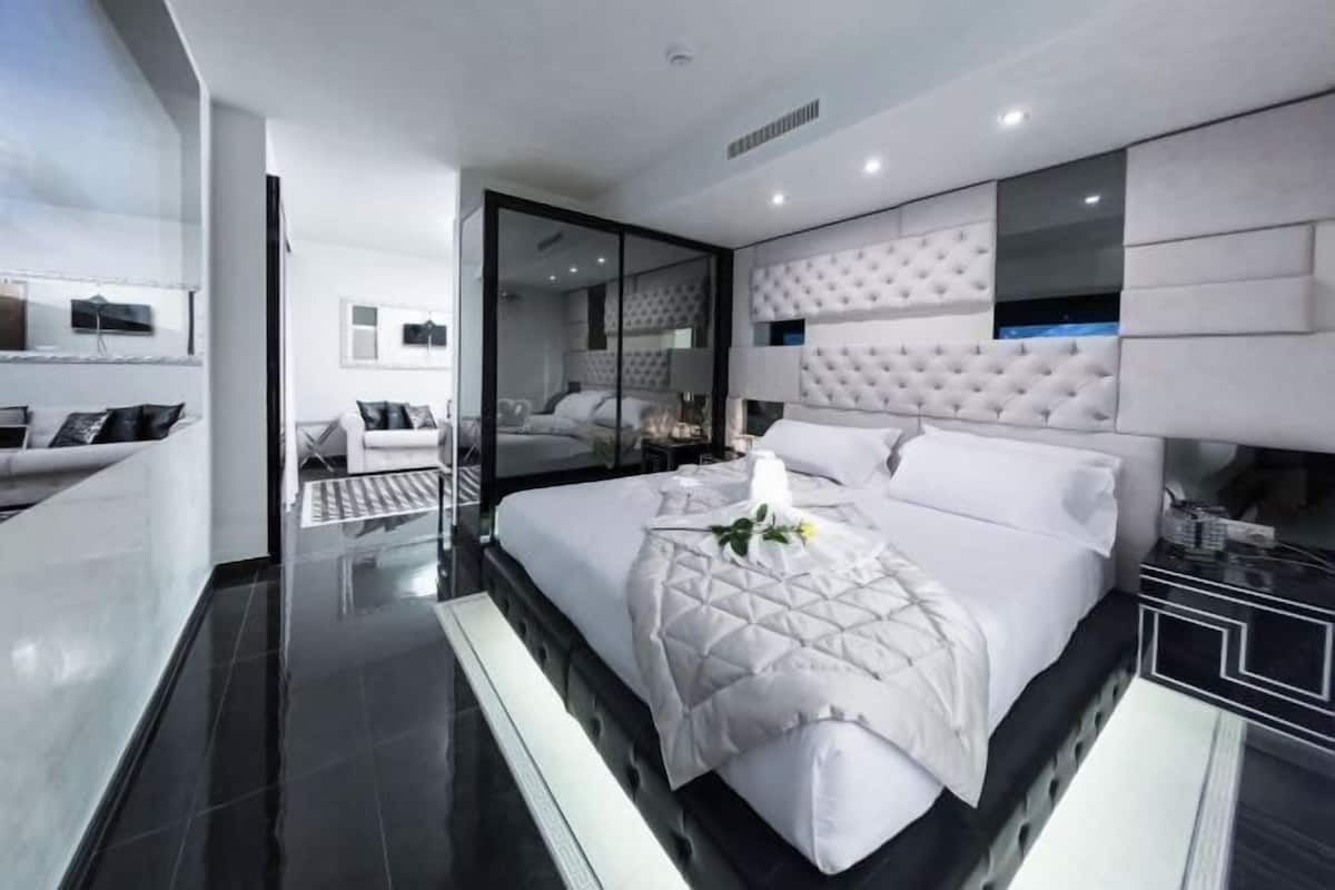 1 bedroom, down comforters, minibar, in-room safe
