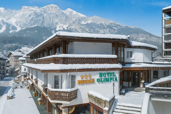 Front of property - Hotel Olimpia (Cortina d'Ampezzo)