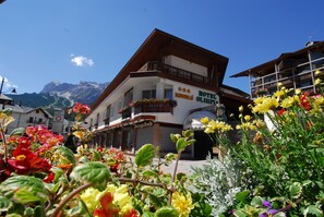 Front of property - Hotel Olimpia (Cortina d'Ampezzo)